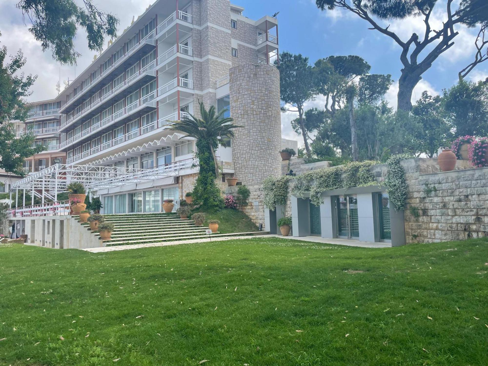 Hotel Al Bustan Beit Mery Exteriér fotografie